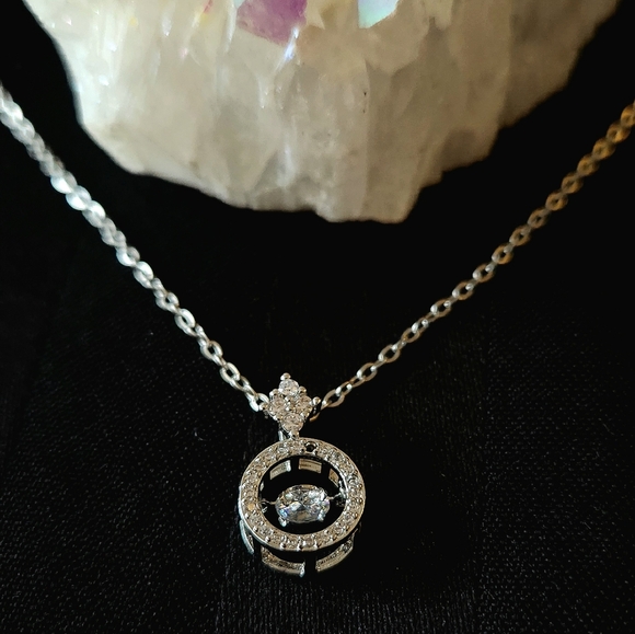 1 carat Moissanite Vibrating Halo Necklace - Picture 5 of 6